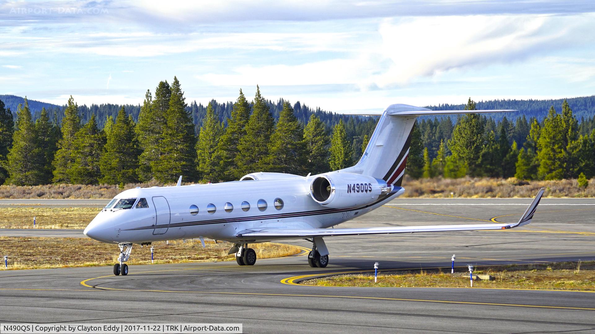 N490QS, 2002 Gulfstream Aerospace G-IV C/N 1488, Truckee Airport 2017.