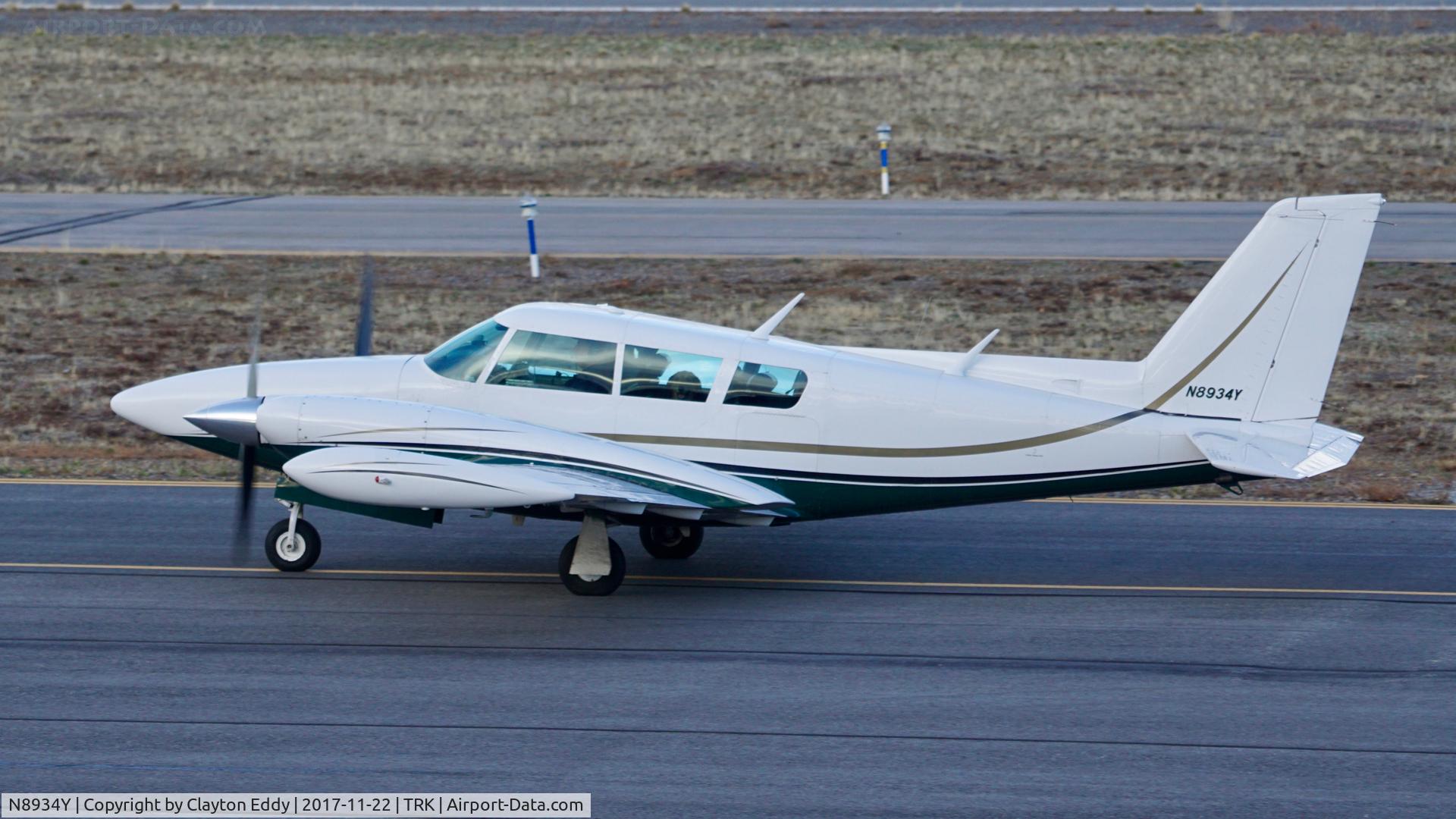 N8934Y, 1971 Piper PA-39-160 Twin Comanche C/N 39-95, Truckee Airport 2017.