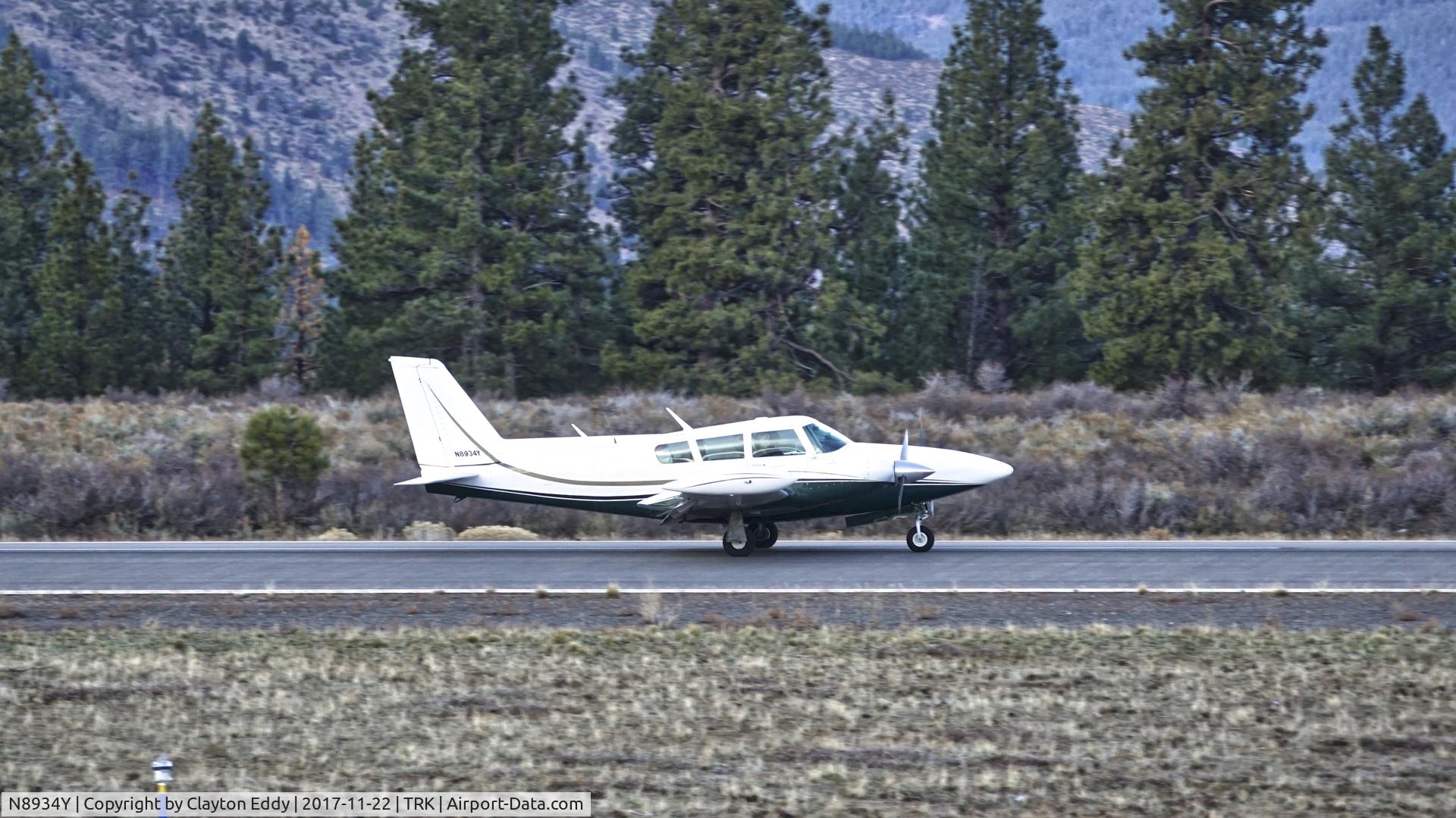 N8934Y, 1971 Piper PA-39-160 Twin Comanche C/N 39-95, Truckee Airport 2017.