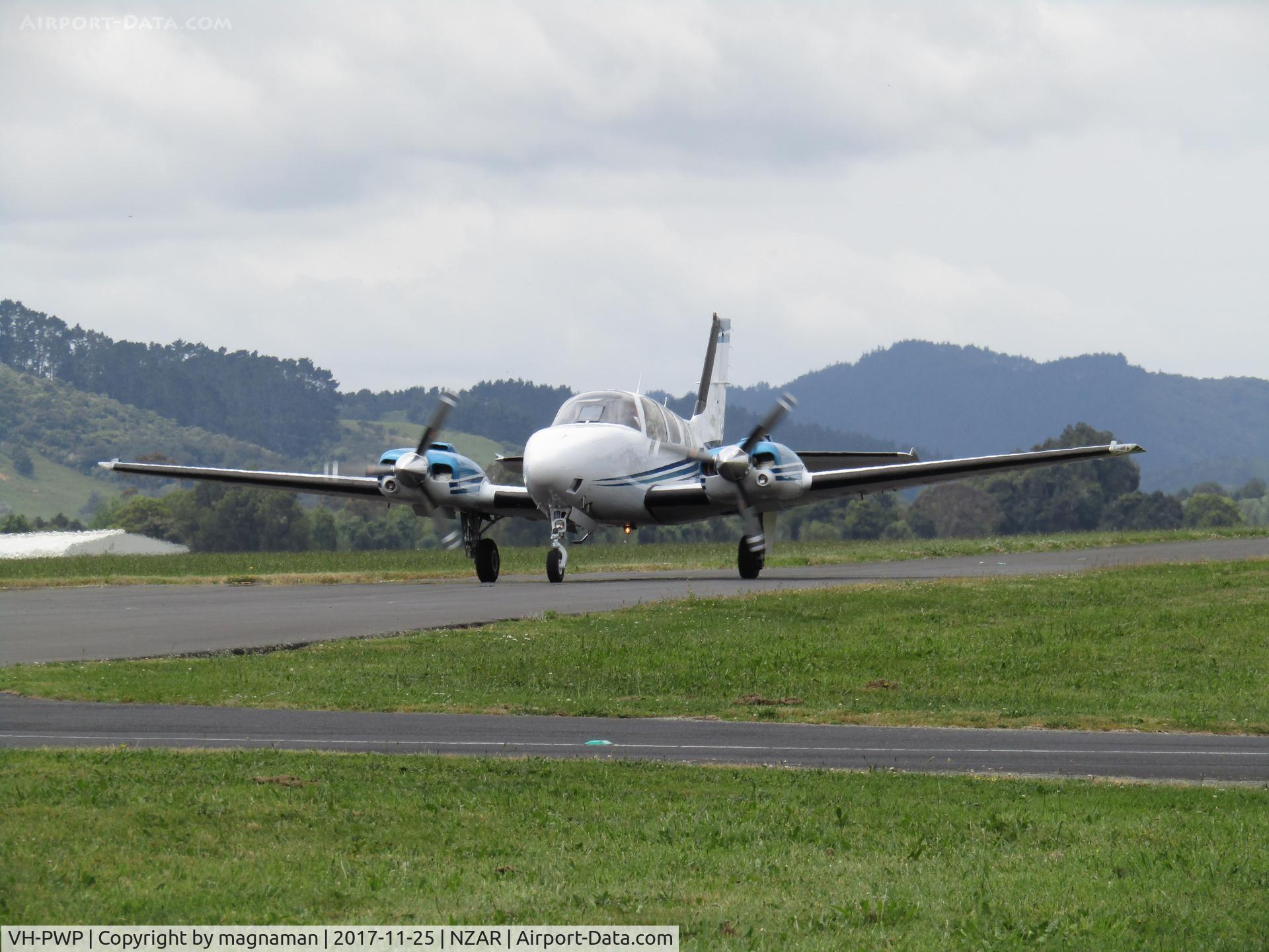 VH-PWP, Raytheon Aircraft Company G58 Baron C/N TH-2172, taxying out for departure from new home