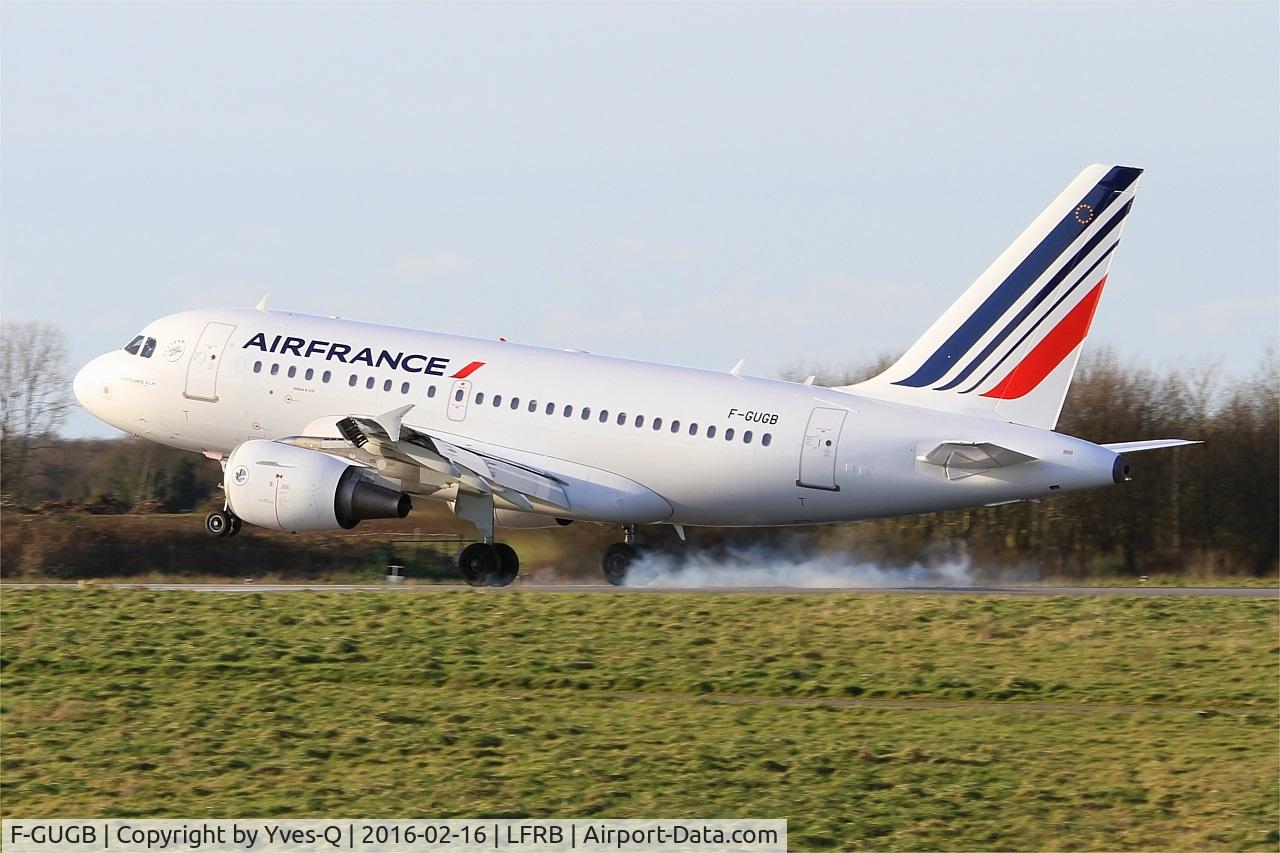 F-GUGB, 2003 Airbus A318-111 C/N 2059, Airbus A318-111, Landing rwy 25L, Brest-Bretagne airport (LFRB-BES)