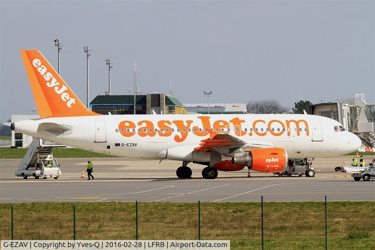 G-EZAV, 2006 Airbus A319-111 C/N 2803, Airbus A319-111, Boarding area, Brest-Bretagne Airport (LFRB-BES)