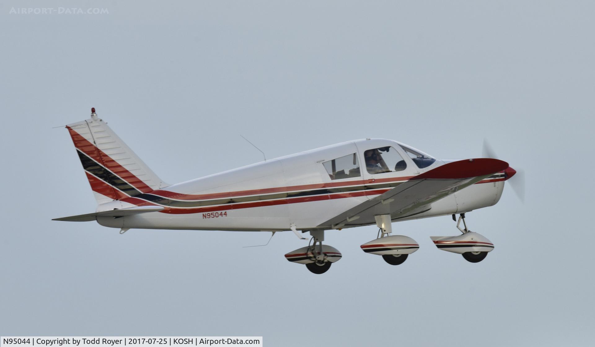 N95044, 1969 Piper PA-28-140 Cherokee C/N 28-25783, Airventure 2017
