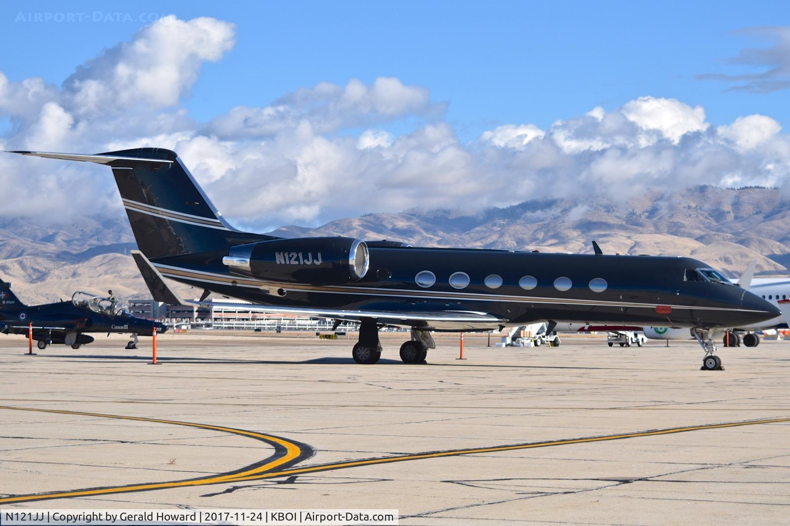 N121JJ, 2002 Gulfstream Aerospace G-IV SP C/N 1482, Parked on south GA ramp.