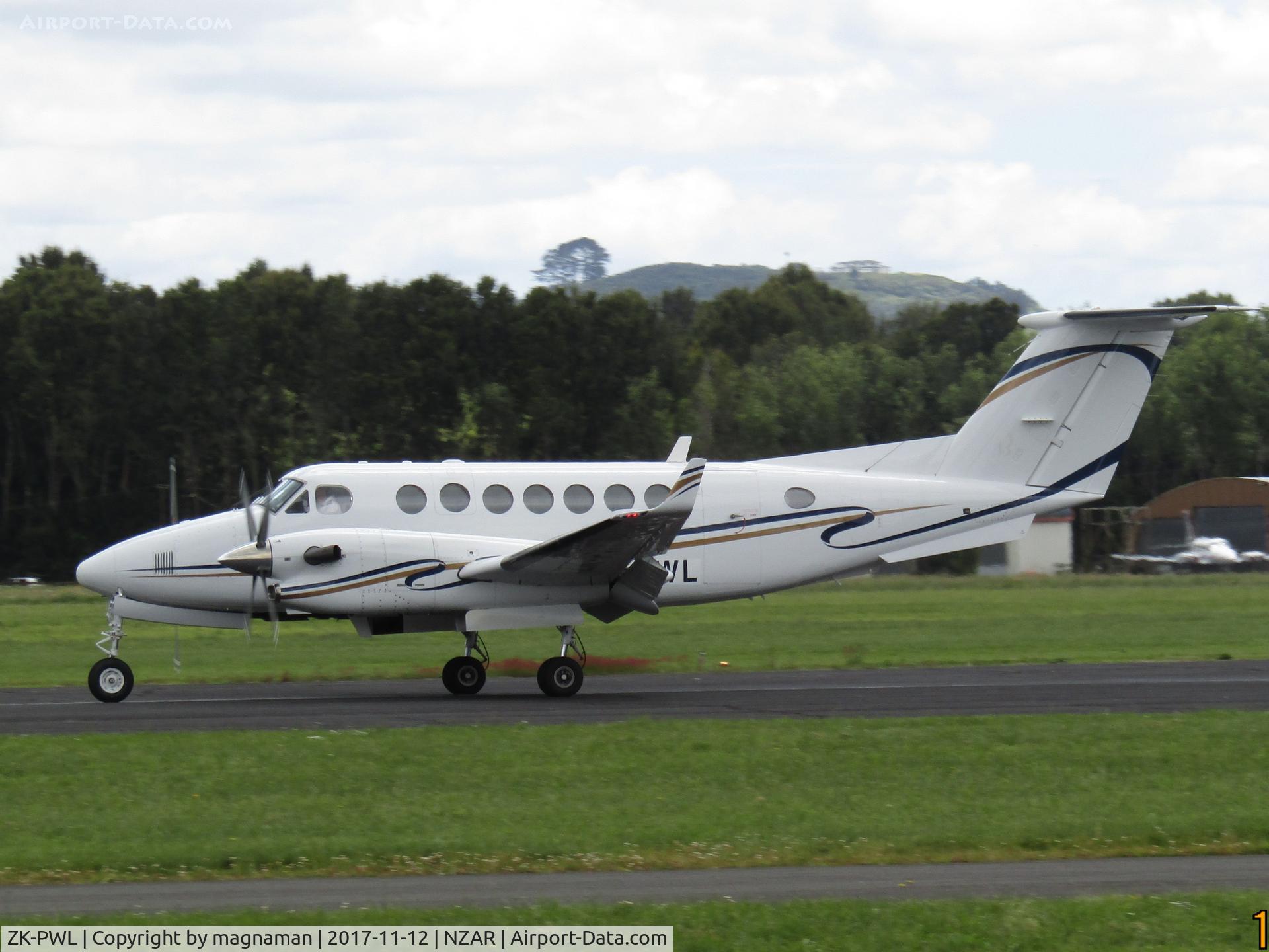 ZK-PWL, 2005 Raytheon Super King Air 350 C/N FL-443, just landing