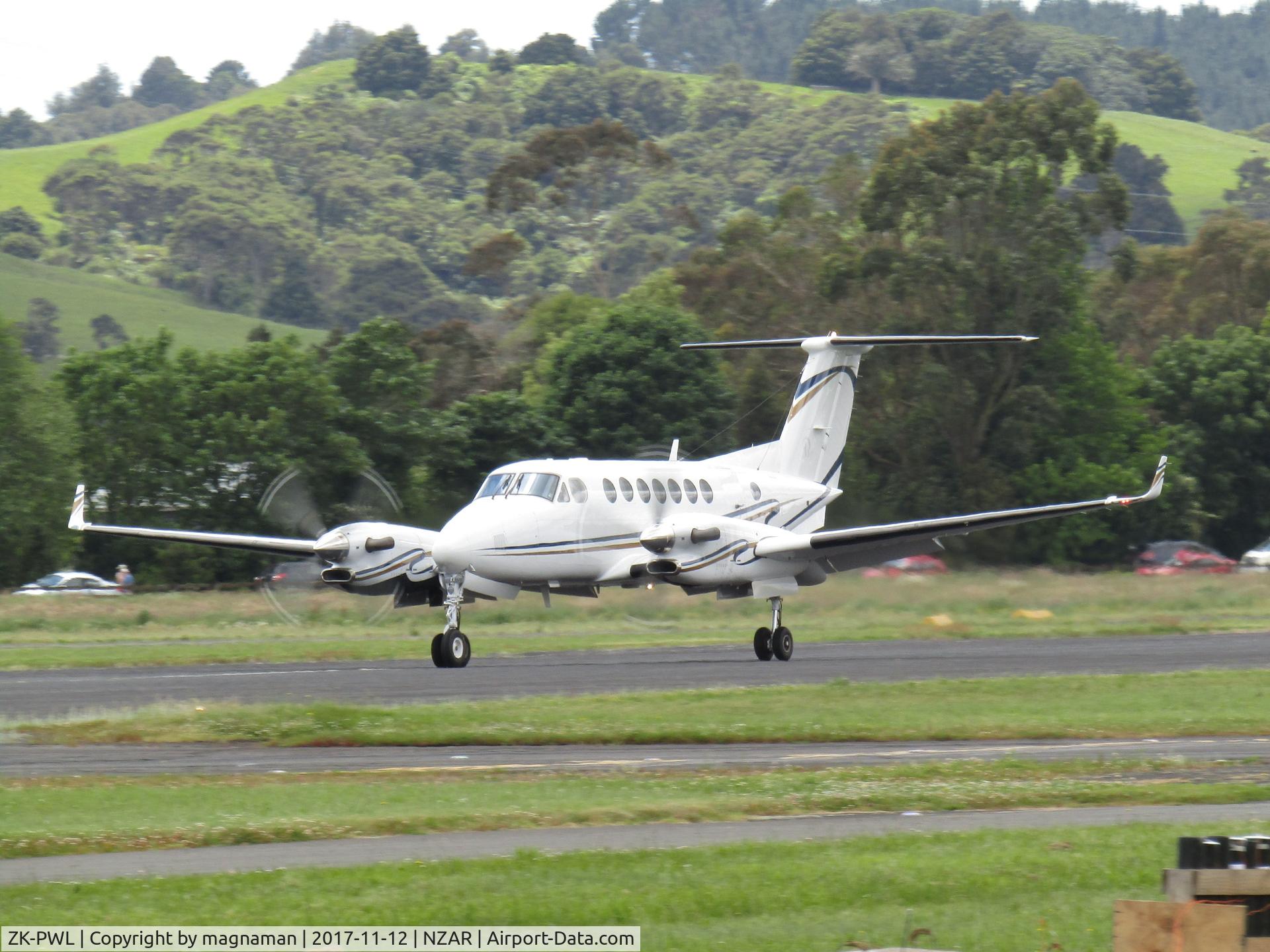 ZK-PWL, 2005 Raytheon Super King Air 350 C/N FL-443, touch down