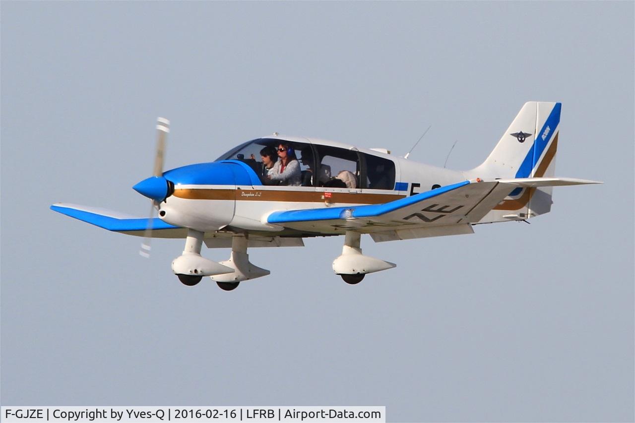 F-GJZE, Robin DR-400-120 Petit Prince C/N 2005, Robin DR-400-120, Short approach rwy 25L, Brest-Bretagne airport (LFRB-BES)