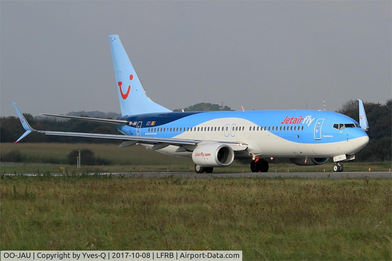 OO-JAU, 2013 Boeing 737-8K5 C/N 37250, Boeing 737-8K, Ready to take off rwy 07R, Brest-Bretagne airport (LFRB-BES)