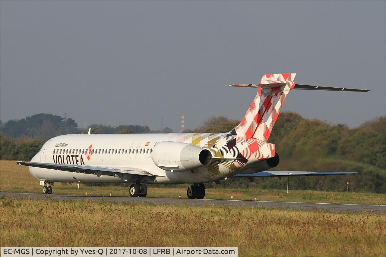EC-MGS, 2000 Boeing 717-2CM C/N 55061, Boeing 717-2CM, Taxiing to holding point rwy 07R, Brest-Bretagne Airport (LFRB-BES)