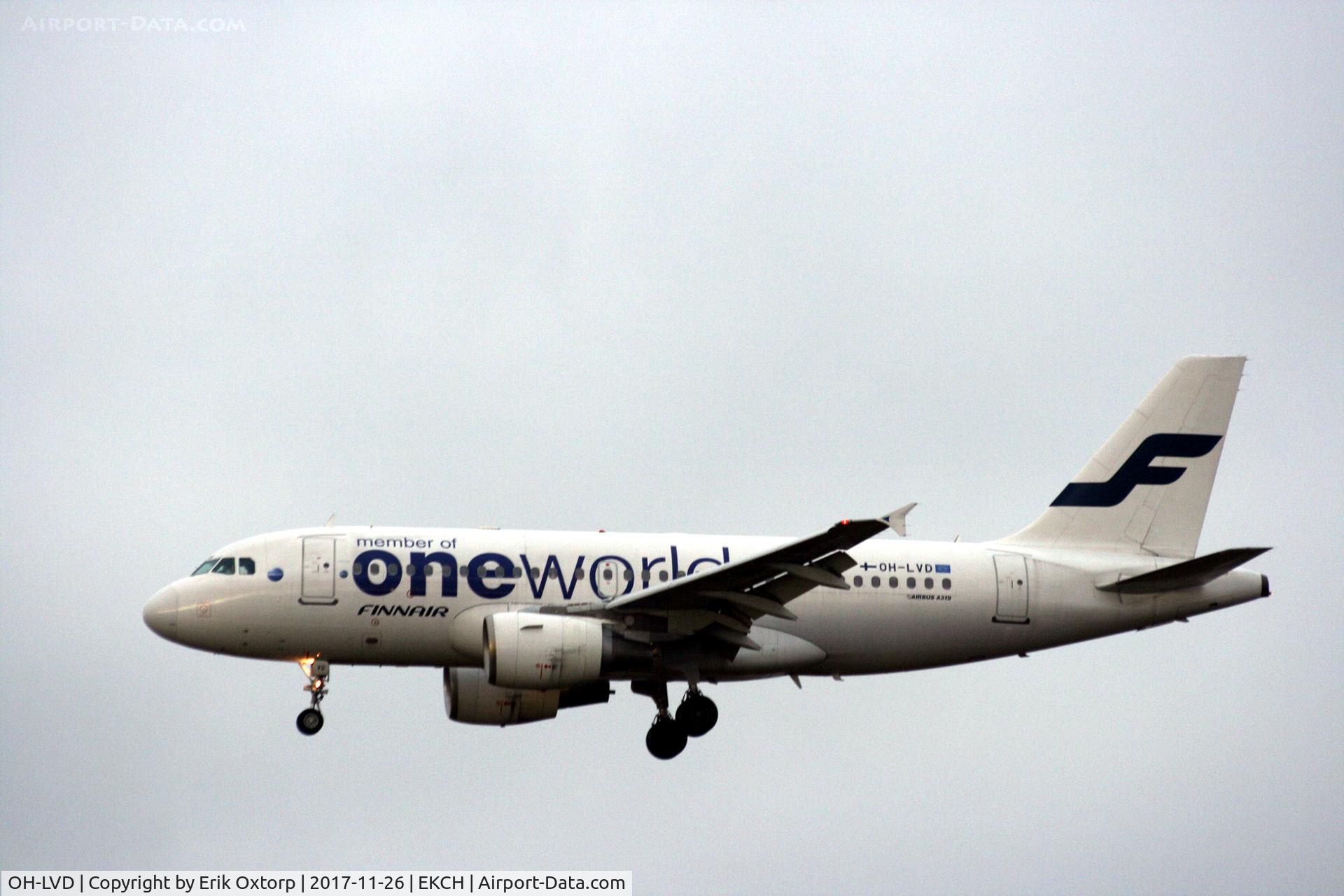 OH-LVD, 2000 Airbus A319-112 C/N 1352, OH-LVD landing rw 22L
