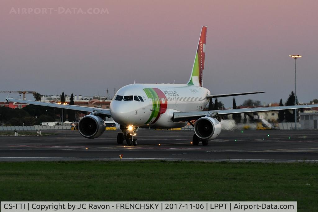 CS-TTI, 1998 Airbus A319-111 C/N 933, Eca de Queiros departure runway 03