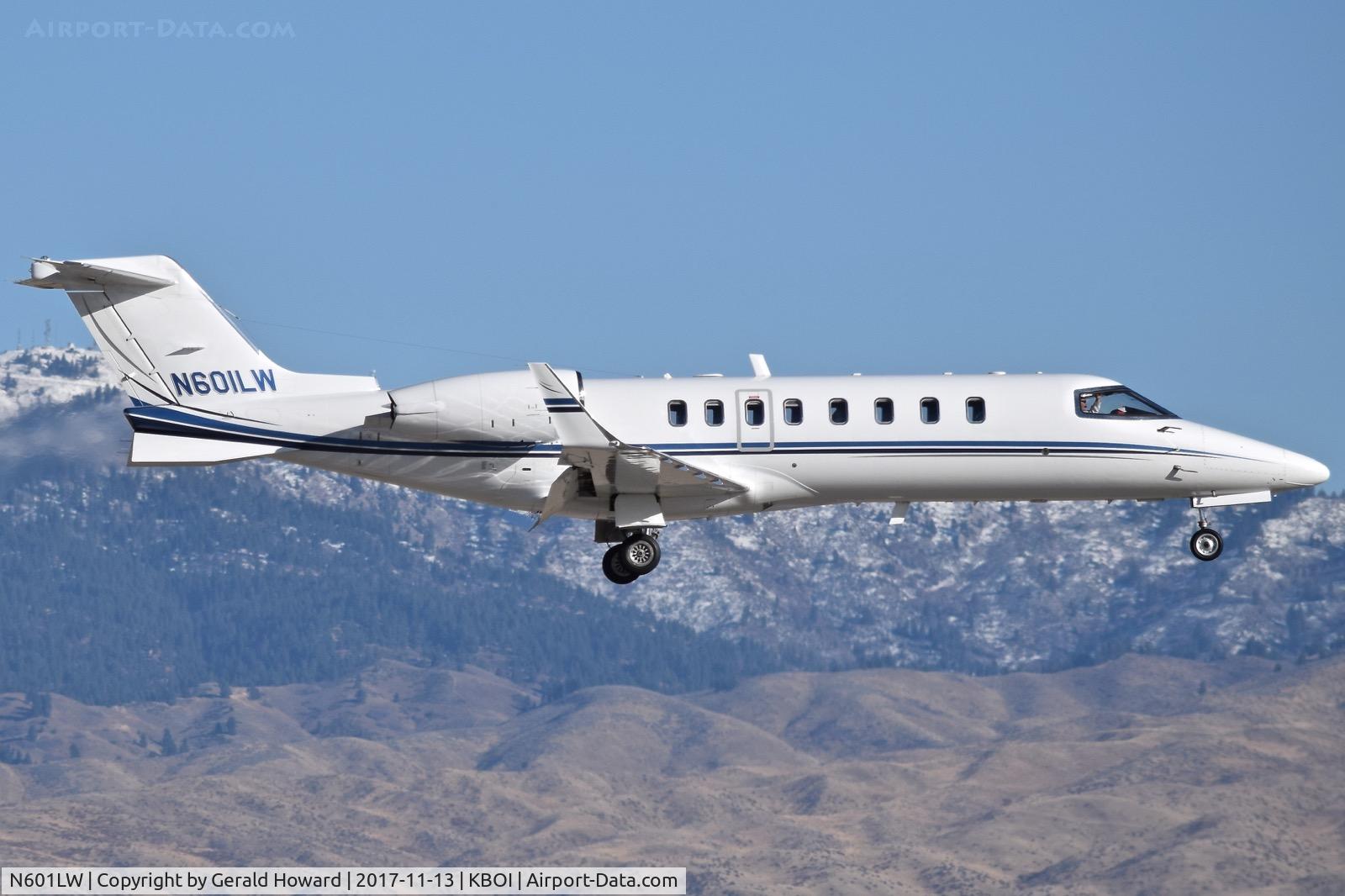 N601LW, 2001 Learjet 45 C/N 45-193, Landing RWY 10R.