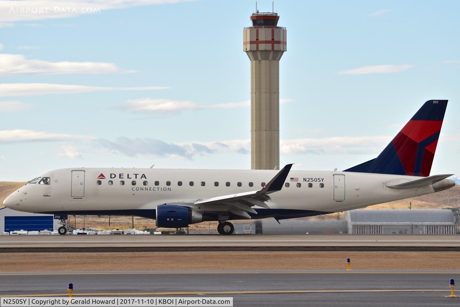 N250SY, 2016 Embraer 175LR (ERJ-170-200LR) C/N 17000610, Landing roll out on RWY 10L.
