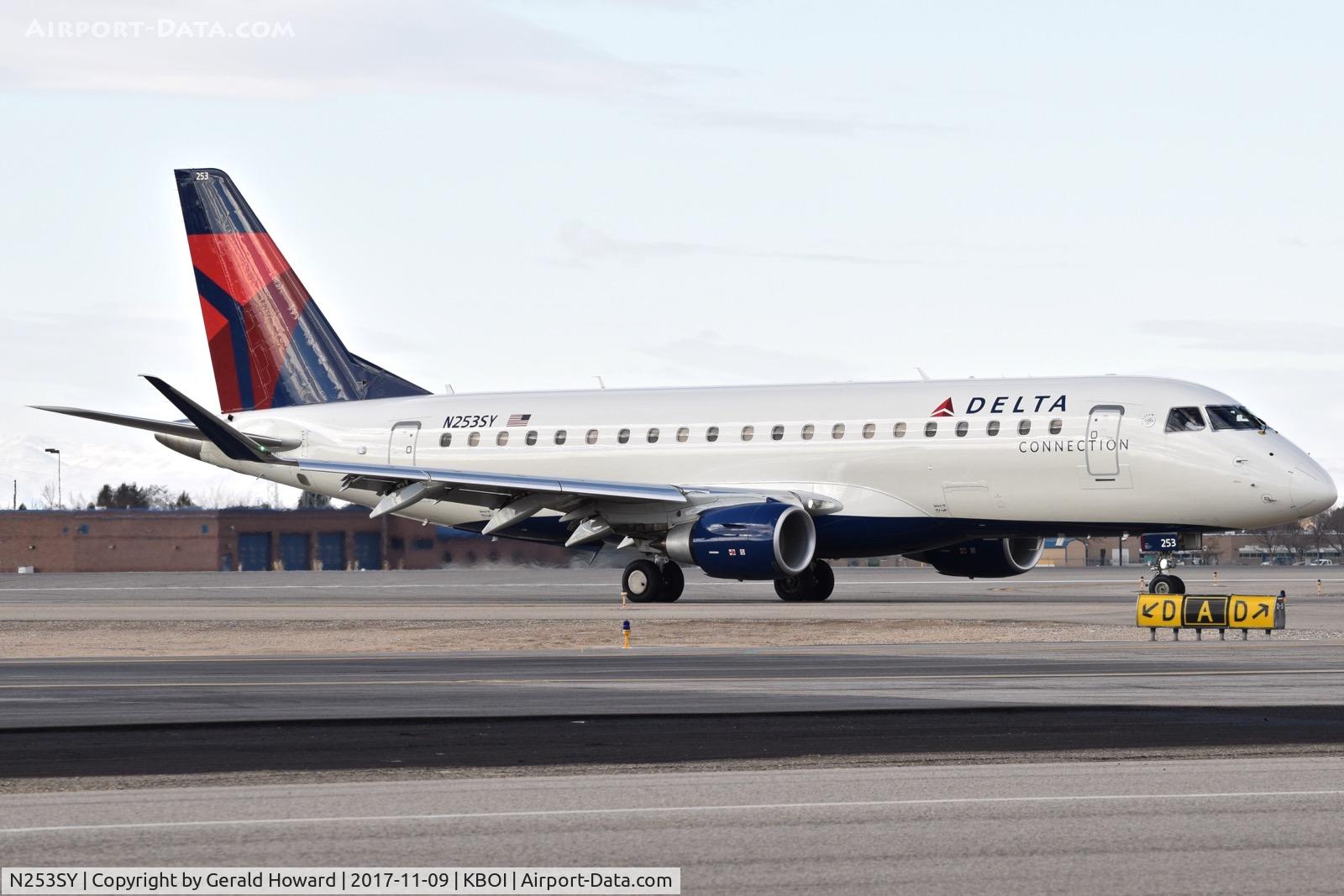 N253SY, 2016 Embraer 175LR (ERJ-170-200LR) C/N 17000620, Taxiing on Delta to the ramp.