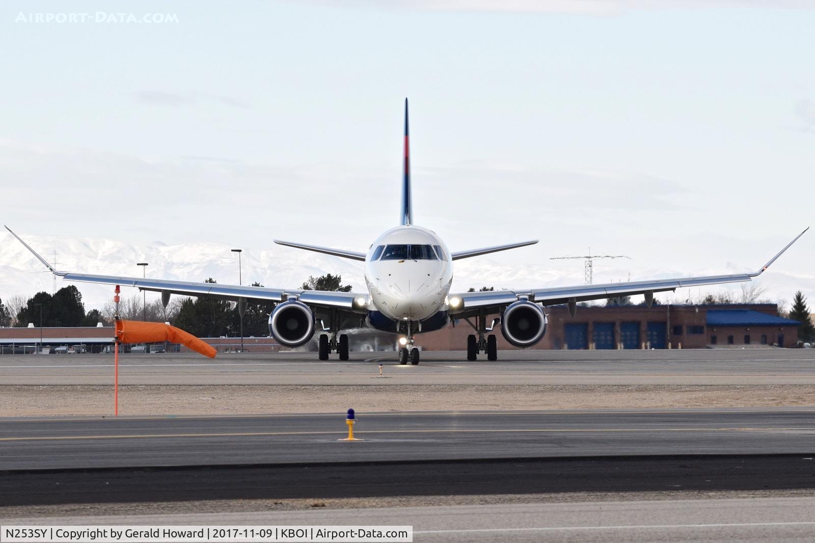 N253SY, 2016 Embraer 175LR (ERJ-170-200LR) C/N 17000620, Turning off RWY 10L onto Delta.