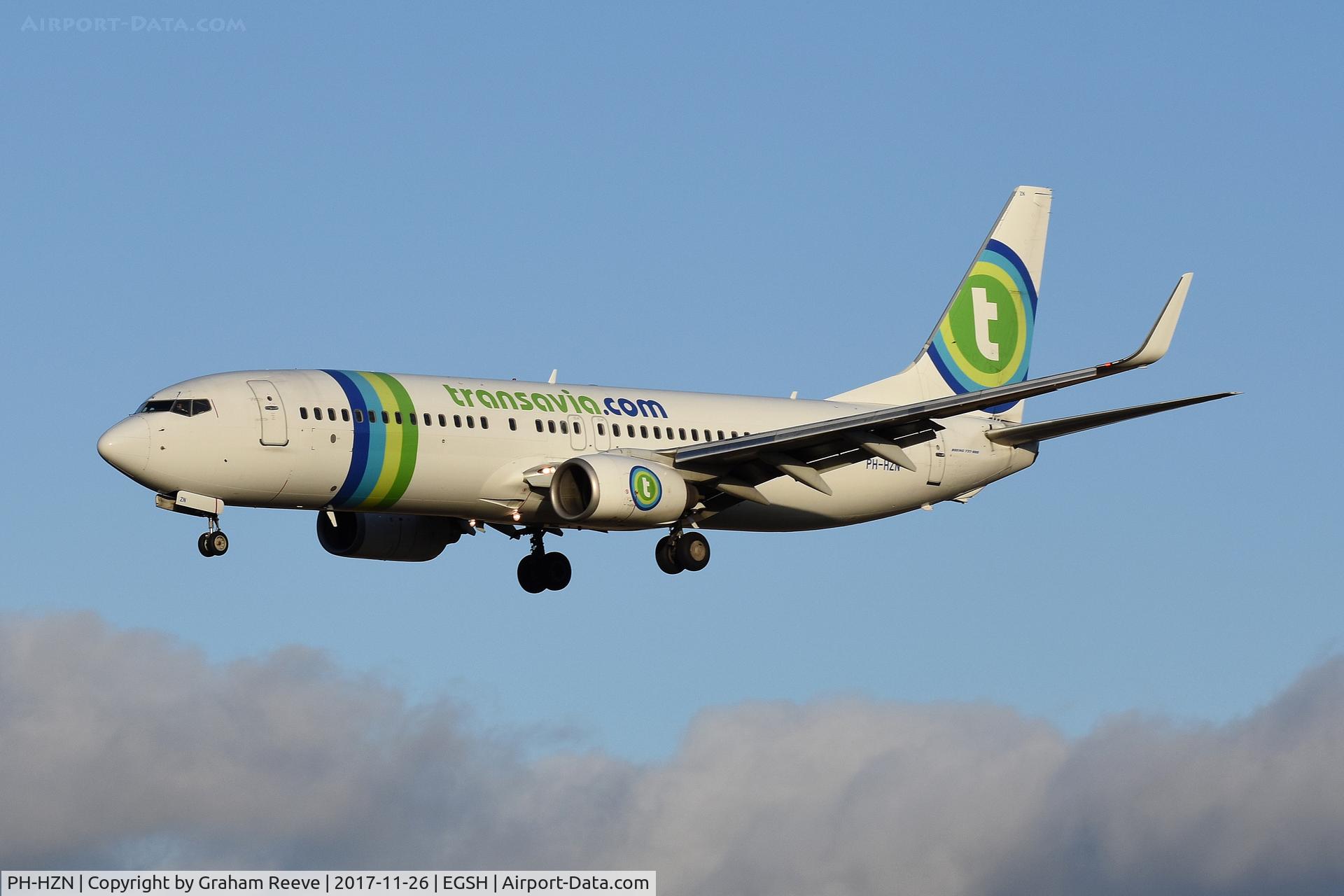 PH-HZN, 2004 Boeing 737-8K2 C/N 32943, Landing at Norwich.