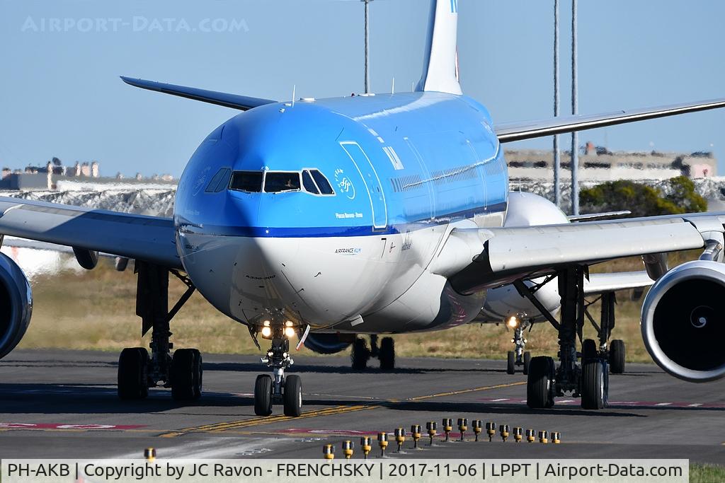 PH-AKB, 2012 Airbus A330-303 C/N 1294, Piazza Navona - Roma