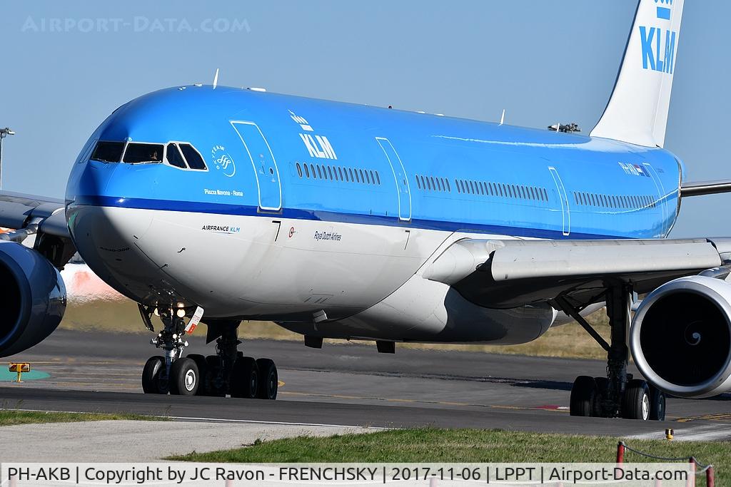 PH-AKB, 2012 Airbus A330-303 C/N 1294, Piazza Navona - Roma