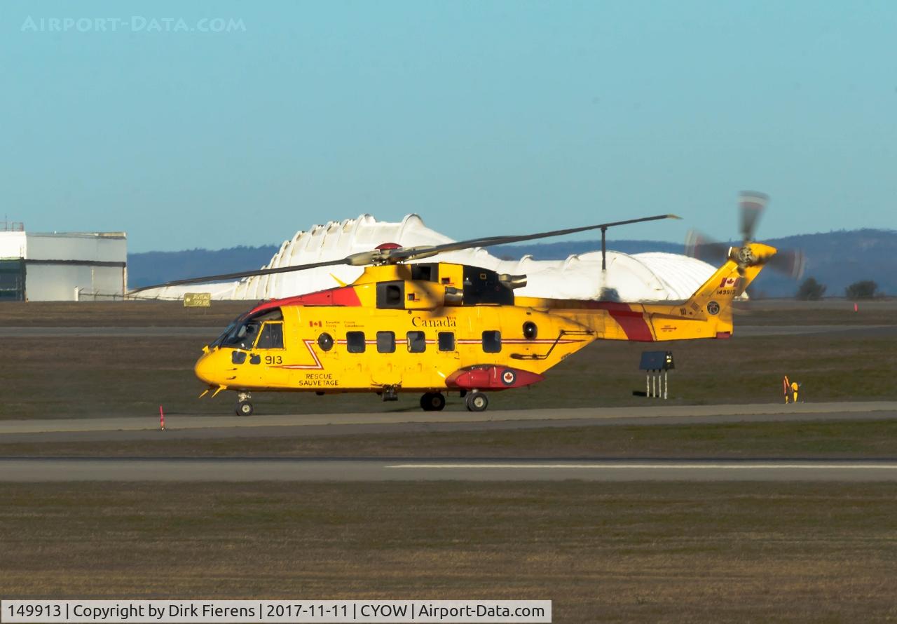 149913, 2003 AgustaWestland CH-149 Cormorant C/N 50130/CSH13, Departing from rwy 25.