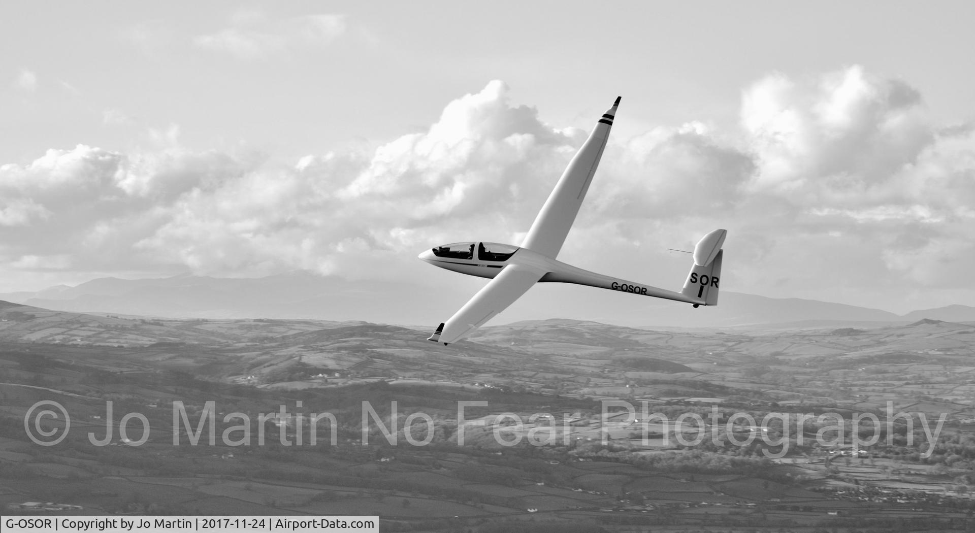 G-OSOR, 2017 DG Flugzeugbau DG-1000M C/N 10-249M30, Photo taken from the path up to Moel Famau. Denbighshire