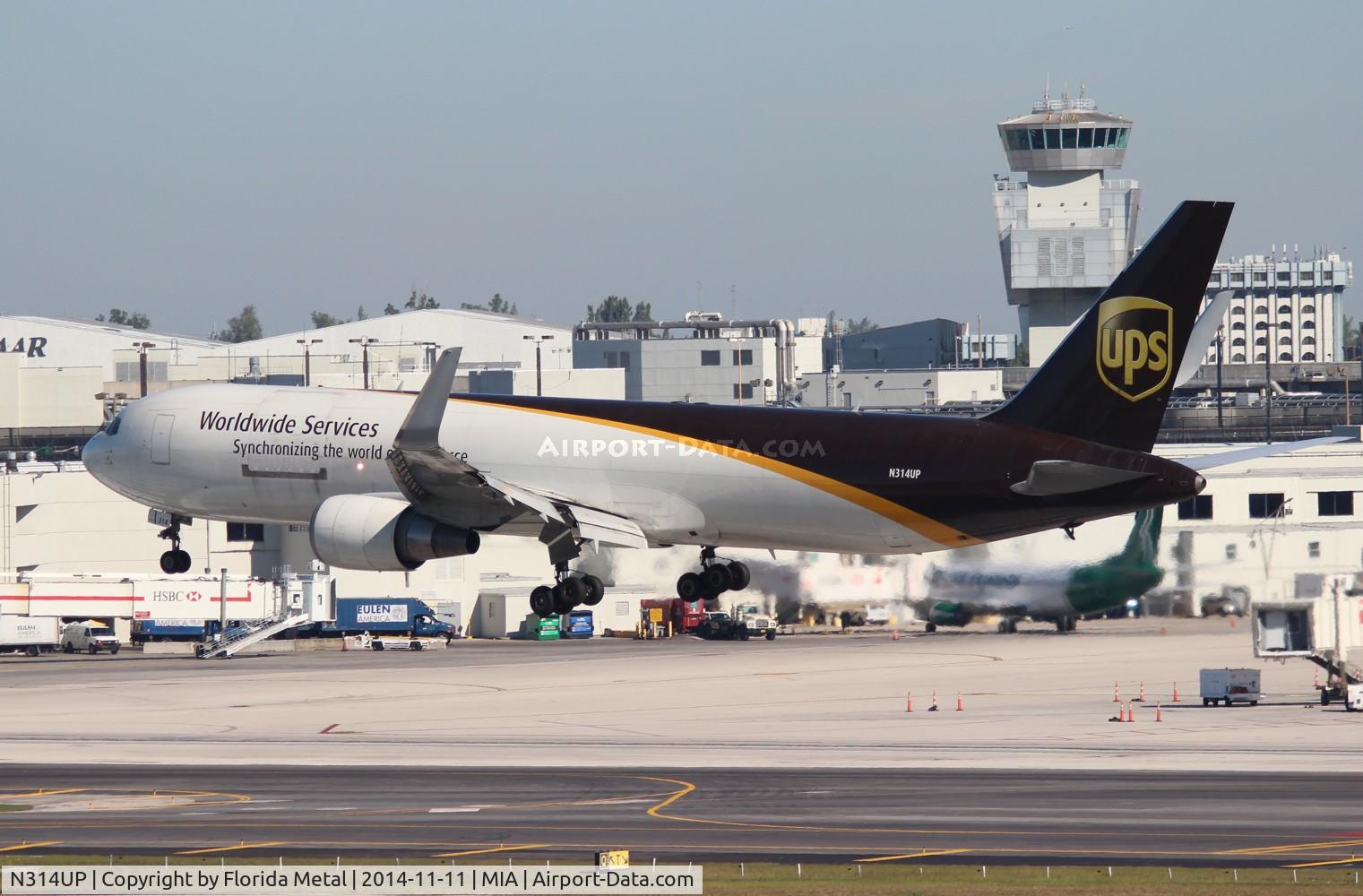 N314UP, 1996 Boeing 767-34AF C/N 27742, UPS 767-300