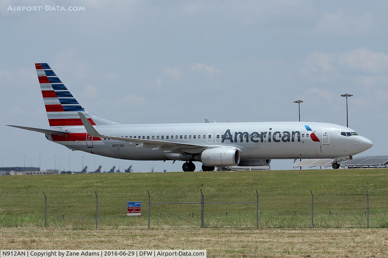N912AN, 1999 Boeing 737-823 C/N 29513, Arriving at DFW Airport