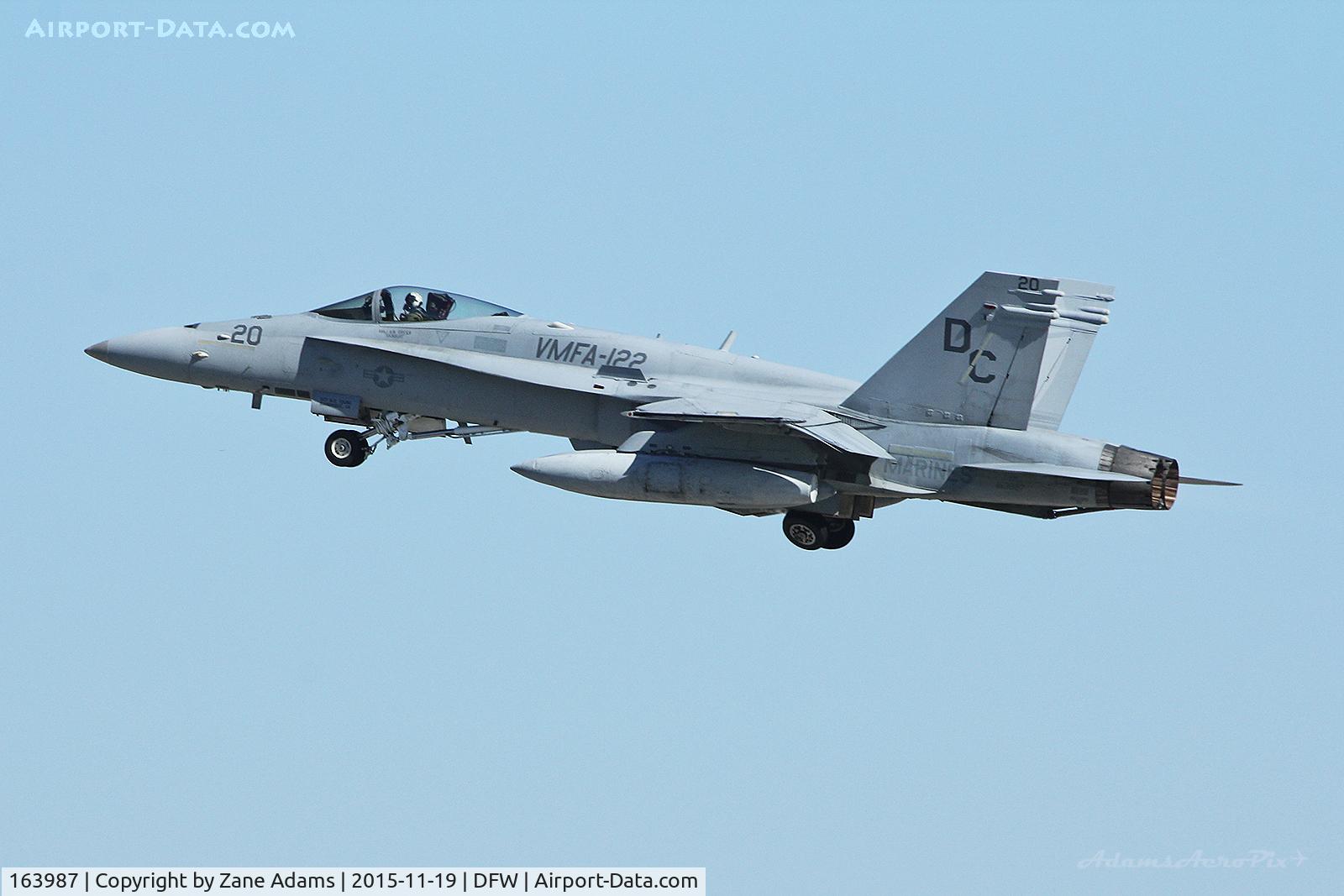 163987, 1989 McDonnell Douglas F/A-18C Hornet C/N 0869/C139, Departing NAS FOrt Worth 