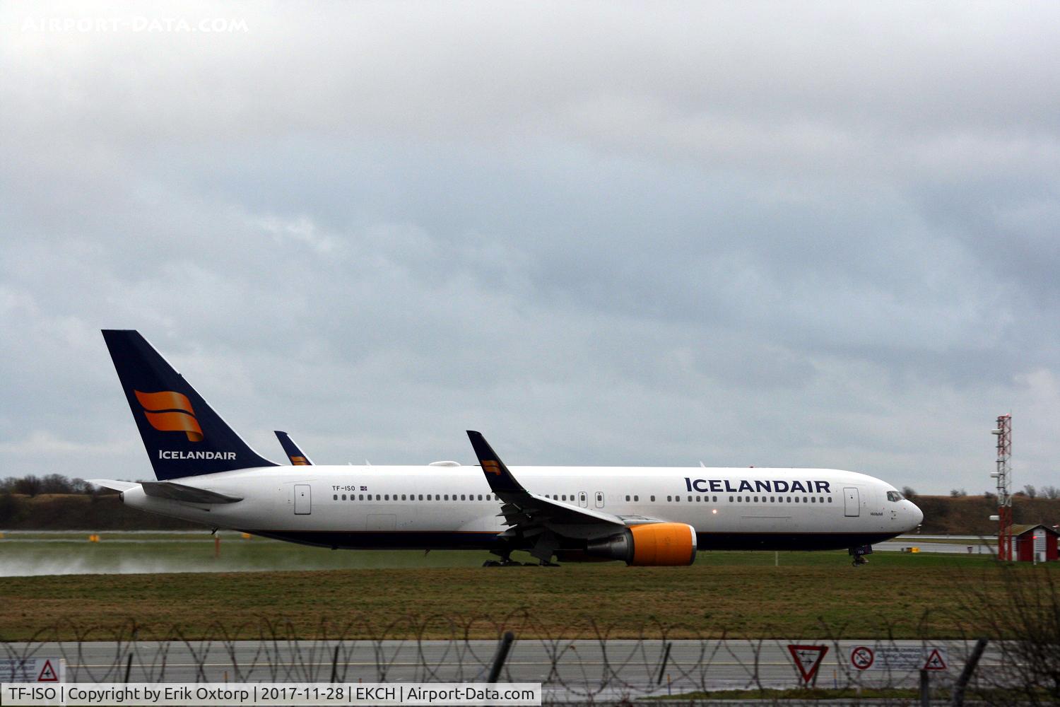 TF-ISO, 2000 Boeing 767-319 C/N 29388, TF-ISO taking off rw 22R