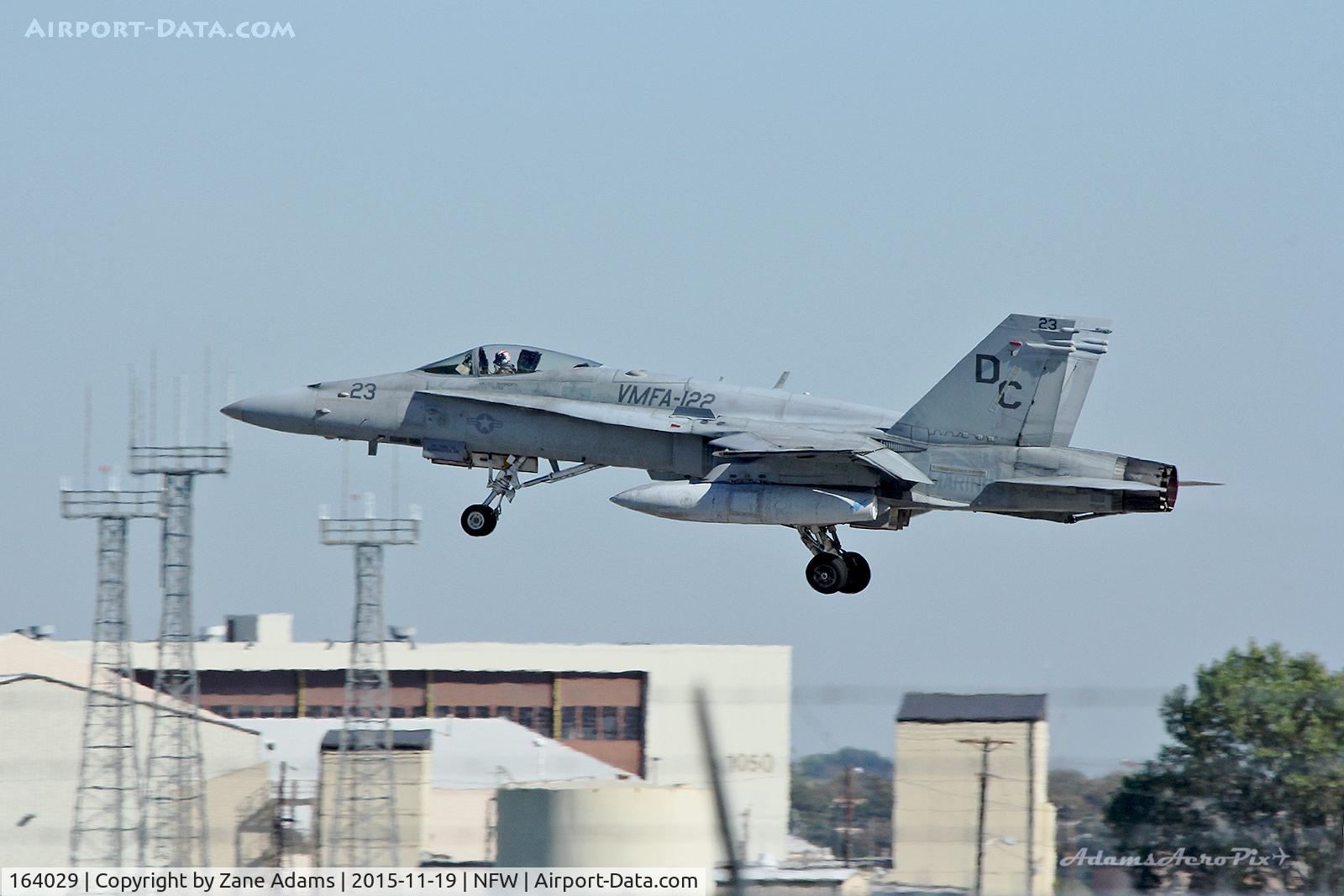 164029, 1990 McDonnell Douglas F/A-18C Hornet C/N 0915/C166, Departing NAS Fort Worth