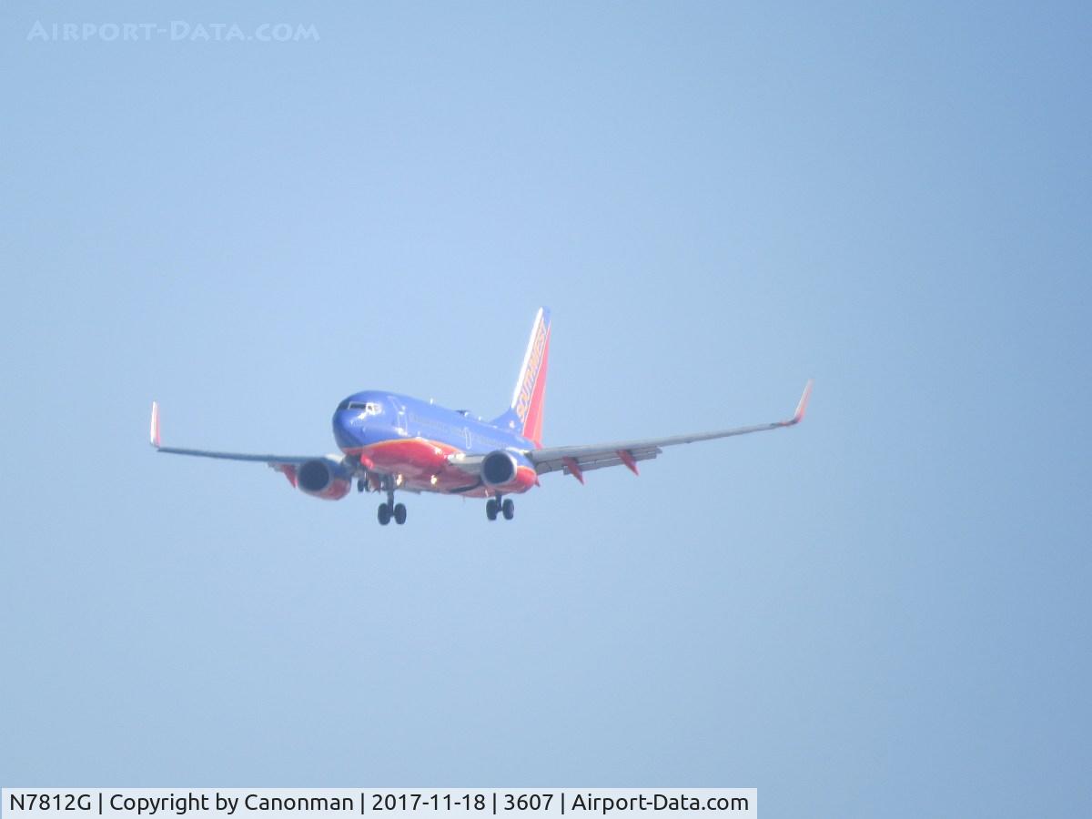 N7812G, 2001 Boeing 737-76N C/N 32582, Landing