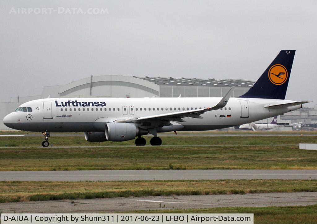 D-AIUA, 2013 Airbus A320-214 C/N 5935, taxiing holding point rwy 32R for departure...