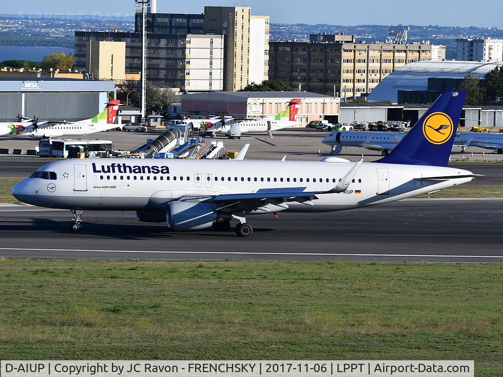 D-AIUP, 2015 Airbus A320-214 C/N 6807, LH1172 from Frankfurt (FRA) landing runway 03