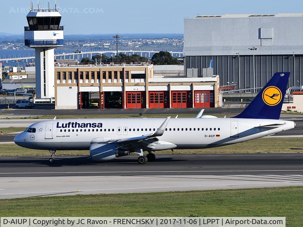 D-AIUP, 2015 Airbus A320-214 C/N 6807, LH1172 from Frankfurt (FRA) landing runway 03