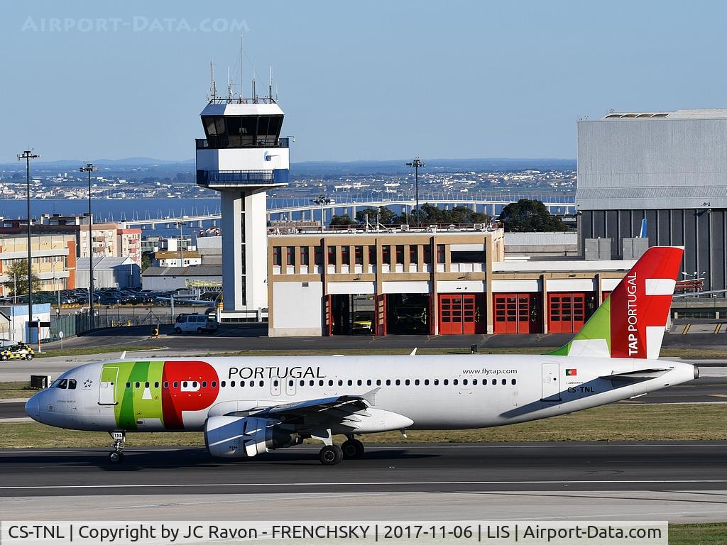 CS-TNL, 2000 Airbus A320-214 C/N 1231, Vitorino Nemesio landing runway 03
