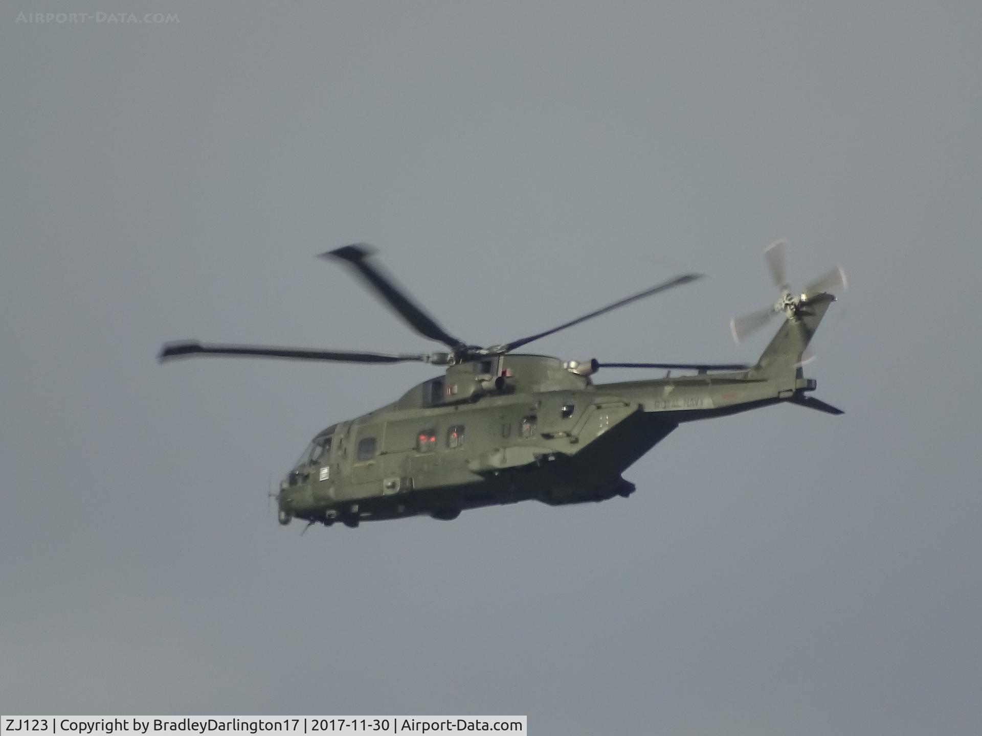 ZJ123, Westland Merlin HC.3 C/N 50129/RAF07, ZJ123 over woolwell