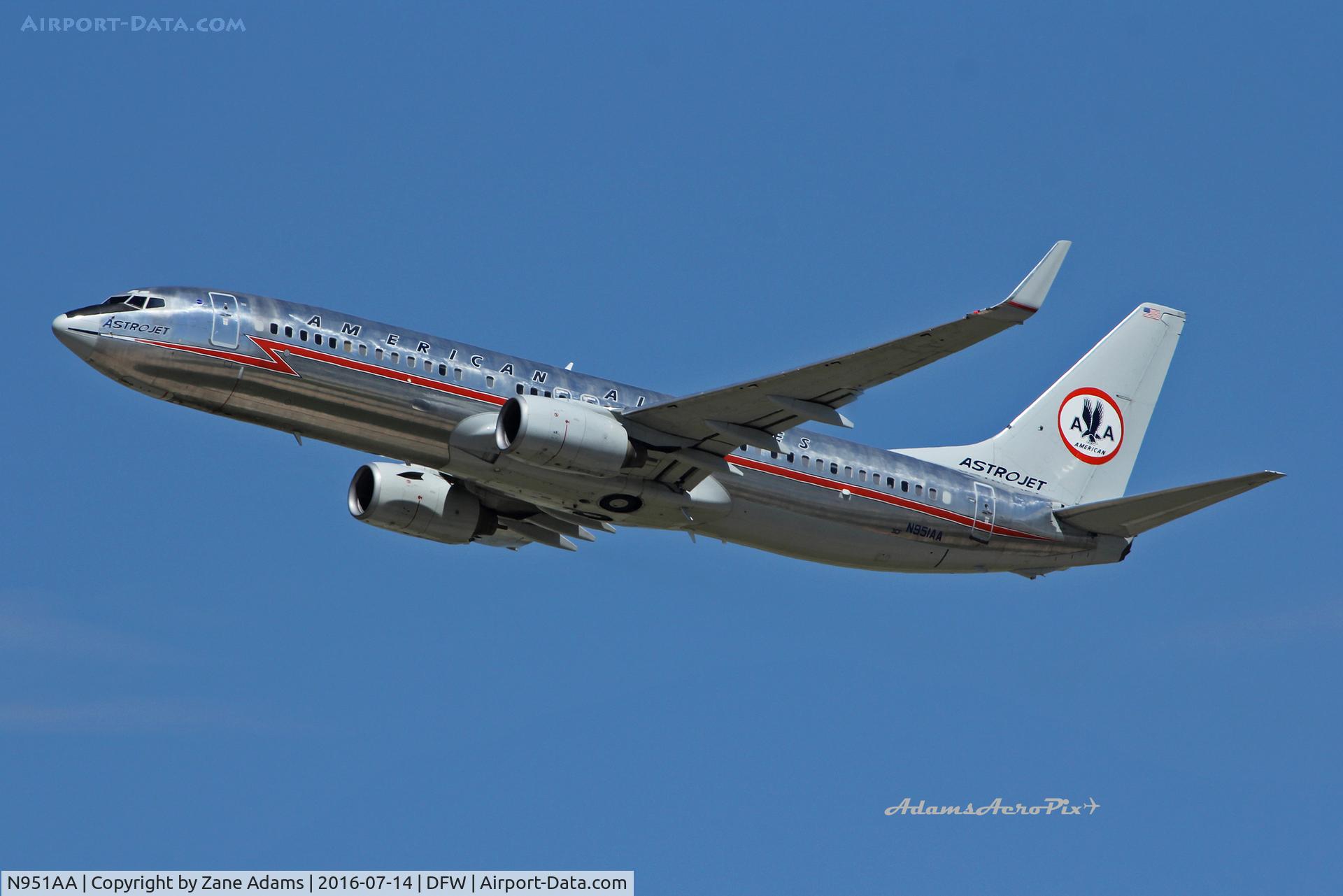 N951AA, 2000 Boeing 737-823 C/N 29538, Departing DFW Airport