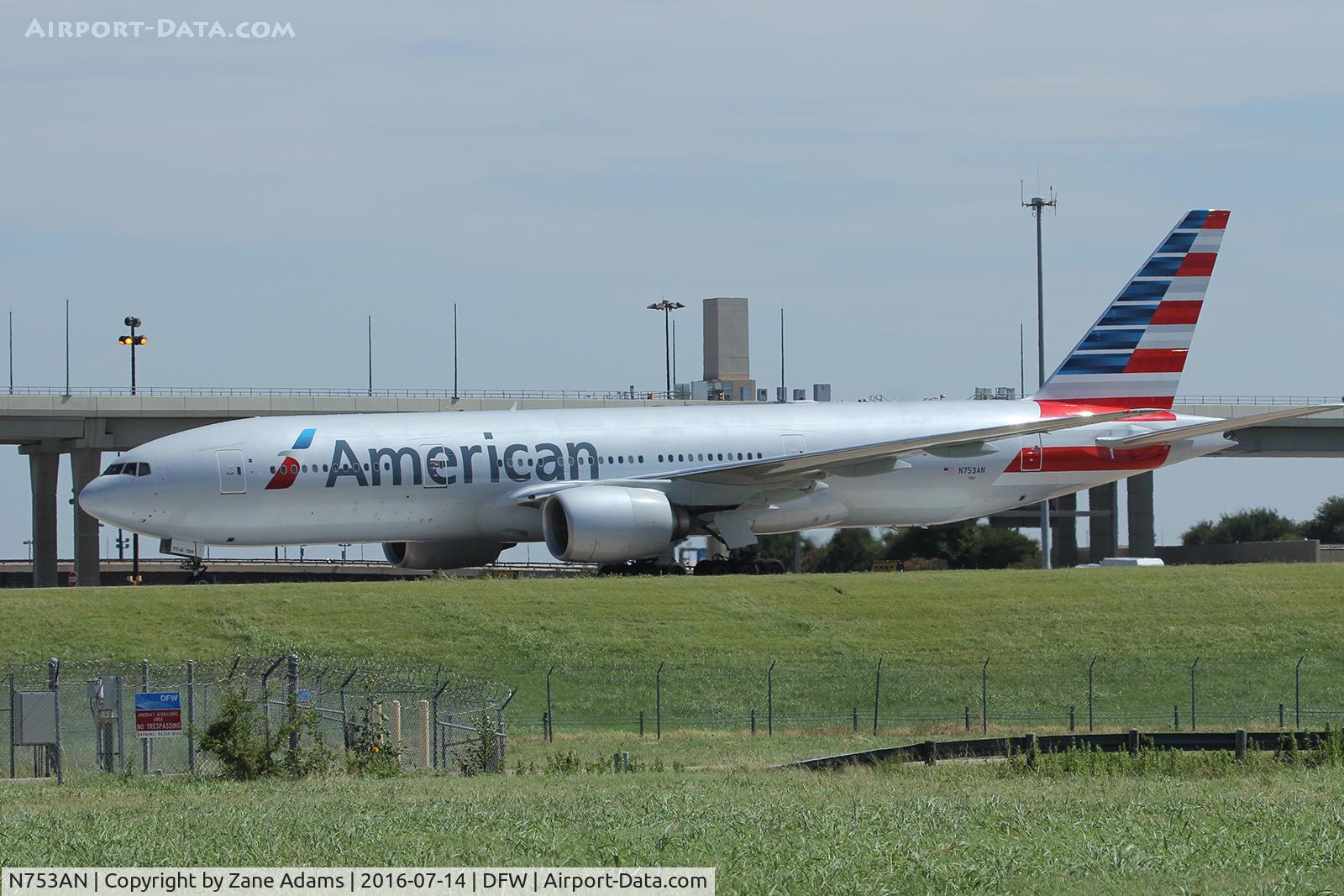 N753AN, 2001 Boeing 777-223 C/N 30261, Arriving at DFW Airport
