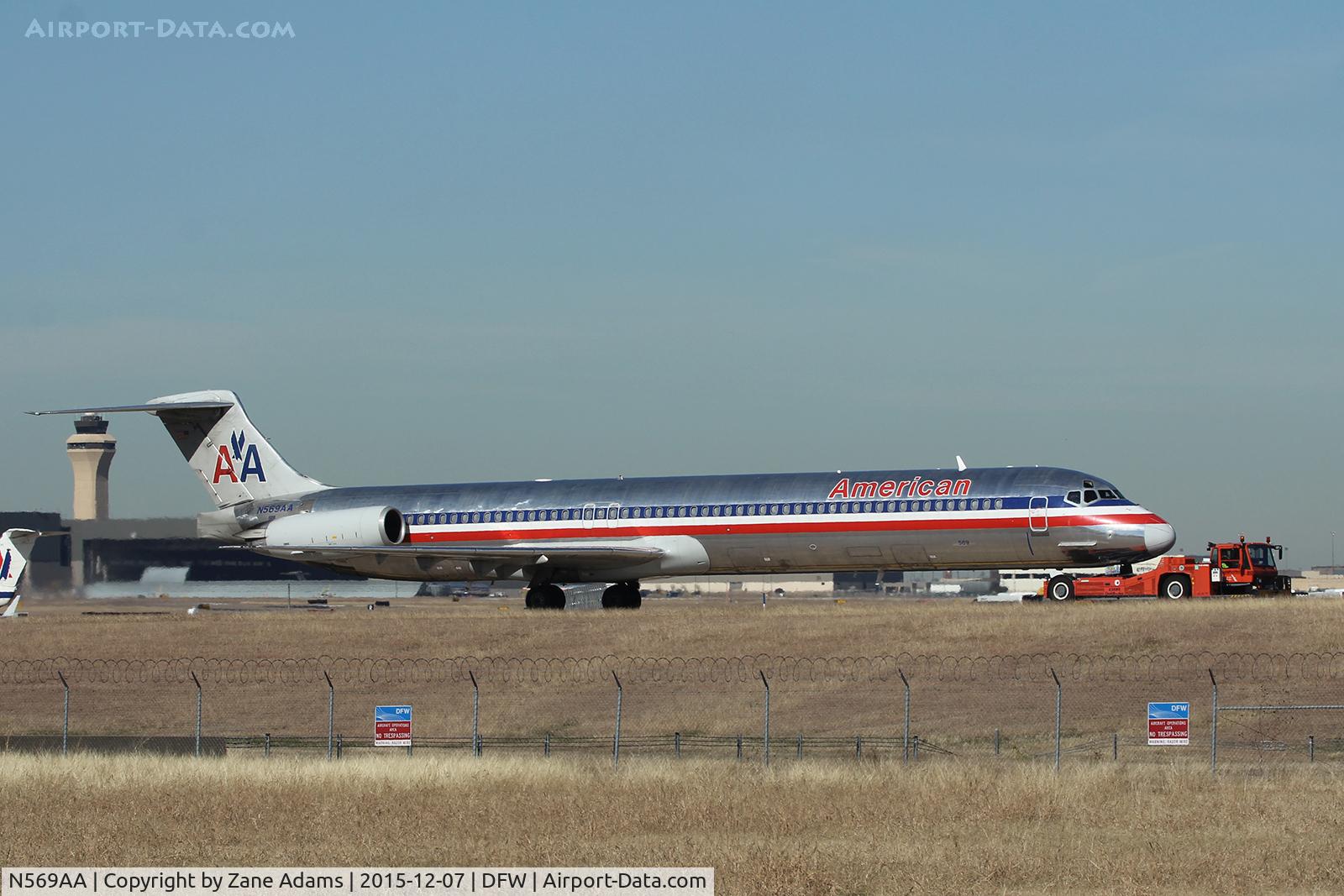 N569AA, 1987 McDonnell Douglas MD-83 (DC-9-83) C/N 49351, Arriving at DFW Airport