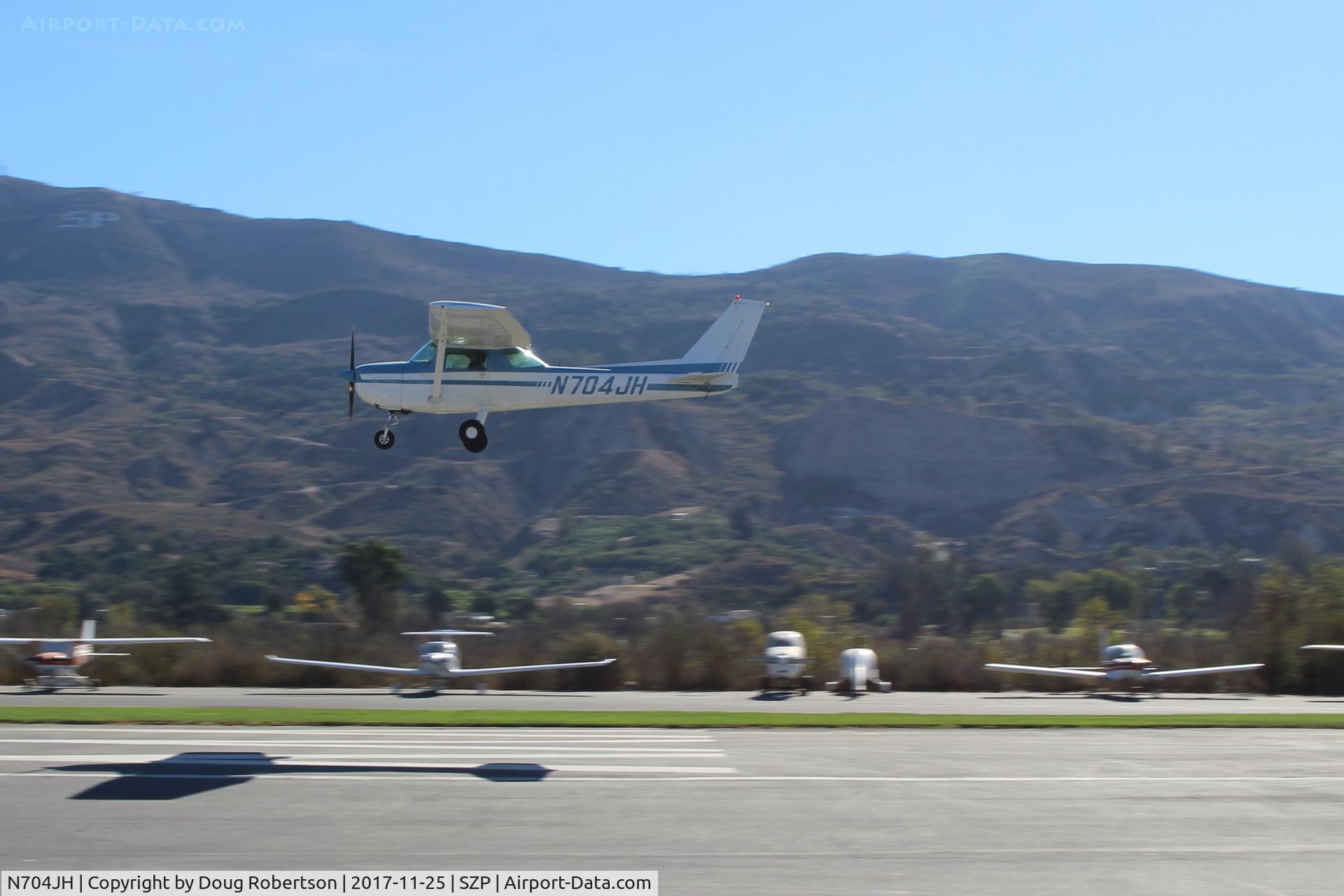 N704JH, 1976 Cessna 150M C/N 15078644, 1976 Cessna 150M, Continental O-200 100 Hp, landing Rwy 04