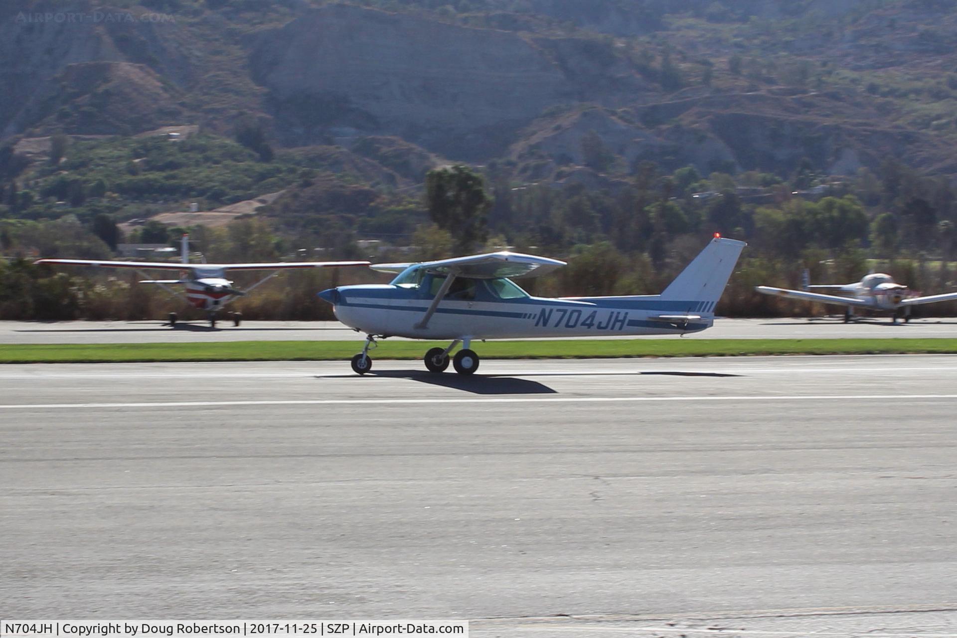 N704JH, 1976 Cessna 150M C/N 15078644, 1976 Cessna 150M, Continental O-200 100 Hp, takeoff roll Rwy 04