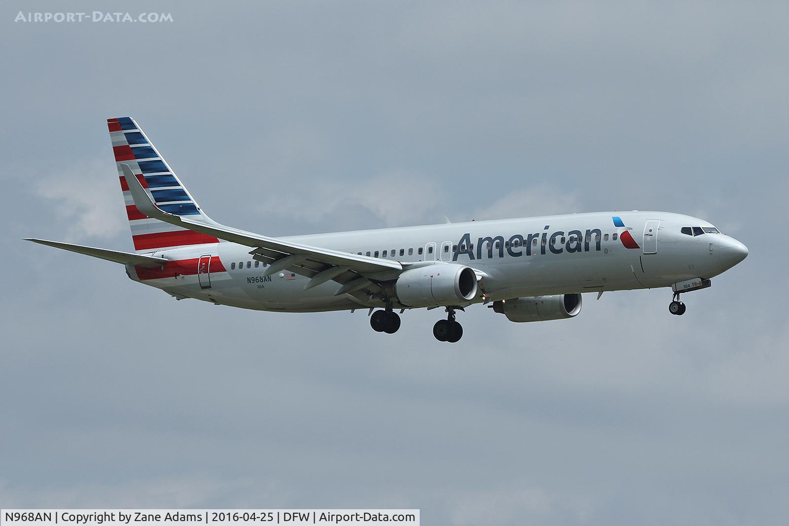 N968AN, 2001 Boeing 737-823 C/N 30095, Arriving at DFW Airport