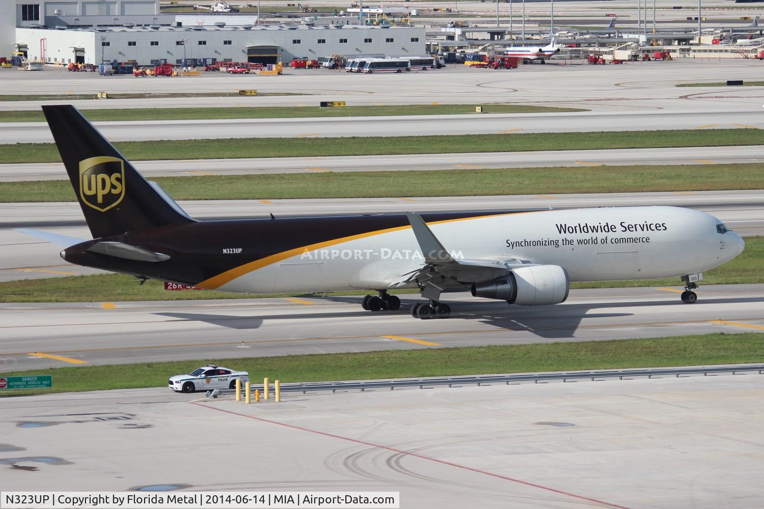 N323UP, 1997 Boeing 767-34AF C/N 27749, UPS 767-300