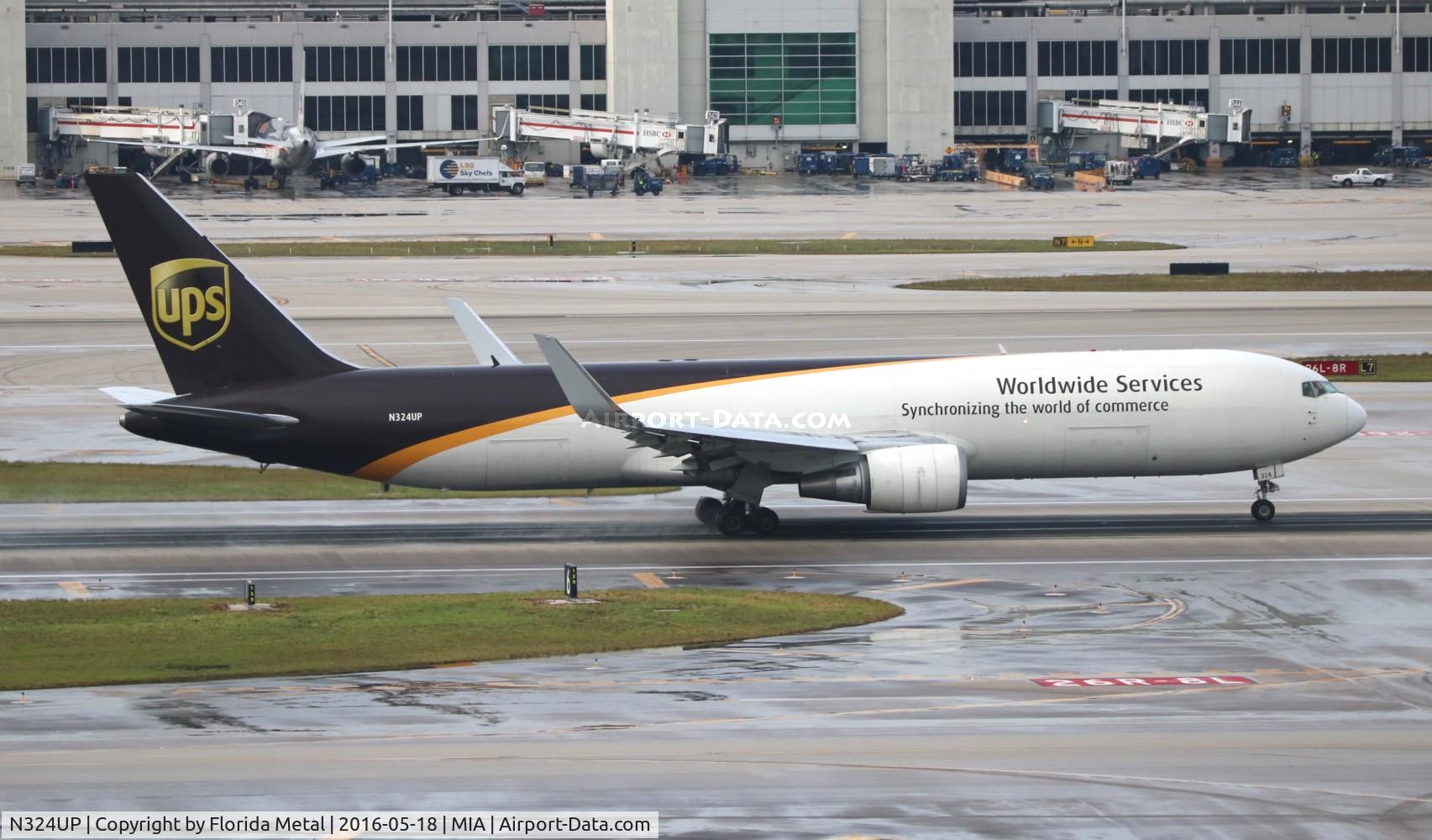 N324UP, 1998 Boeing 767-34AF C/N 27750, UPS 767-300
