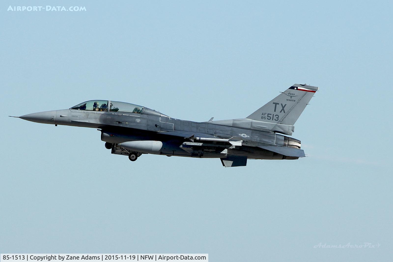 85-1513, 1985 General Dynamics F-16D Fighting Falcon C/N 5D-35, 301st FS F-16 departing NAS Fort Worth