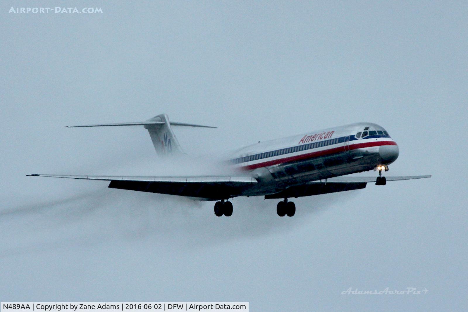 N489AA, 1989 McDonnell Douglas MD-82 (DC-9-82) C/N 49682, Arriving at DFW Airport