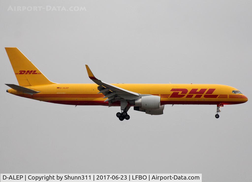 D-ALEP, 2002 Boeing 757-2Q8/PCF C/N 30046, Landing rwy 32L