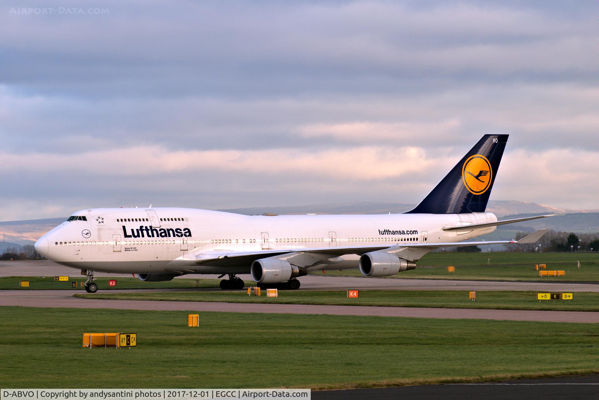 D-ABVO, 1996 Boeing 747-430 C/N 28086, taxing in after landing  [medical diversion]