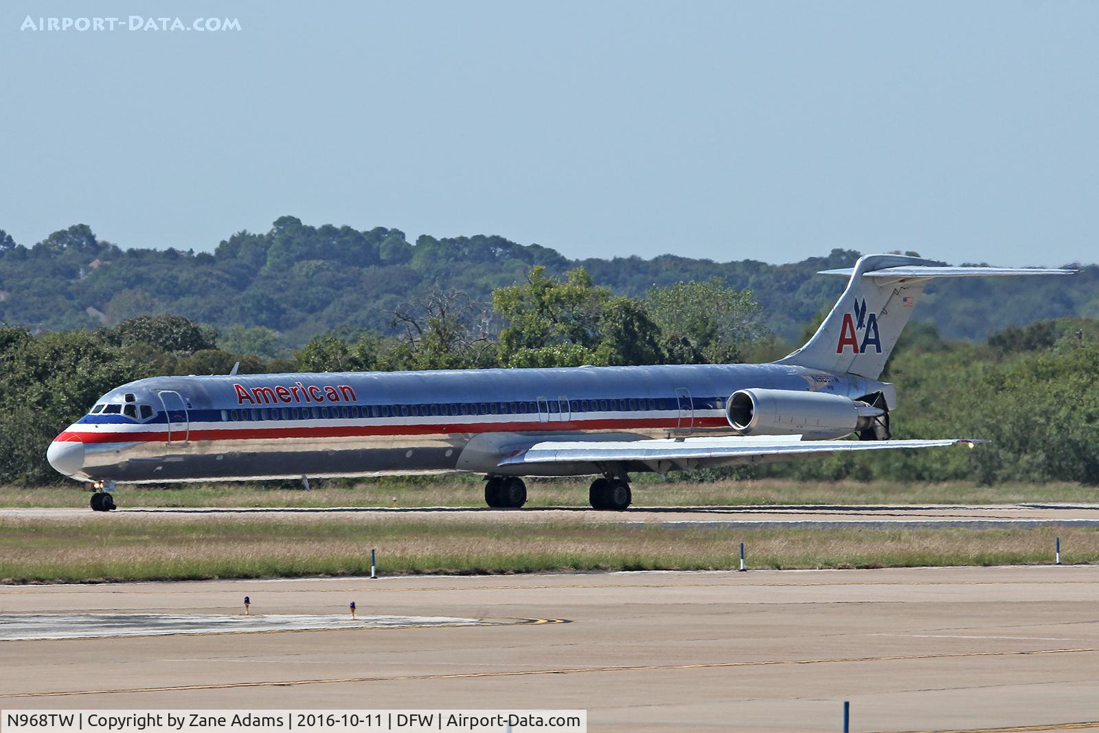 N968TW, 1999 McDonnell Douglas MD-83 (DC-9-83) C/N 53618, Arriving at DFW Airport