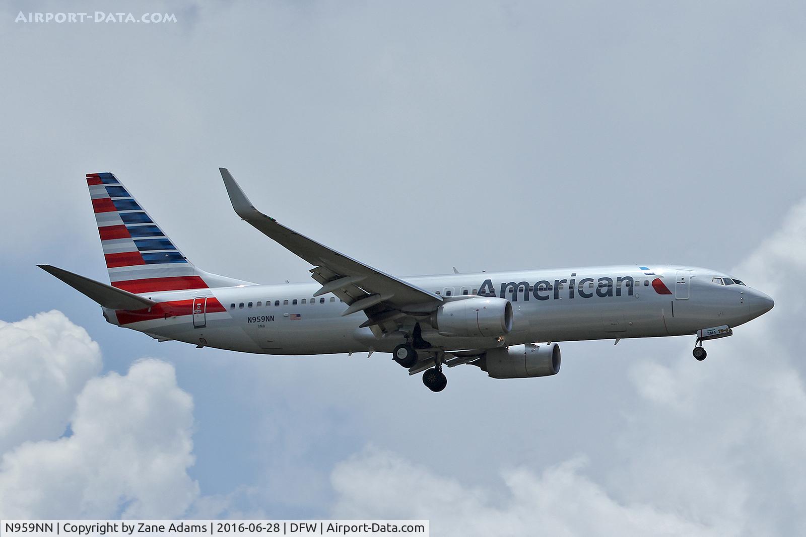 N959NN, 2014 Boeing 737-823 C/N 33329, Arriving at DFW Airport