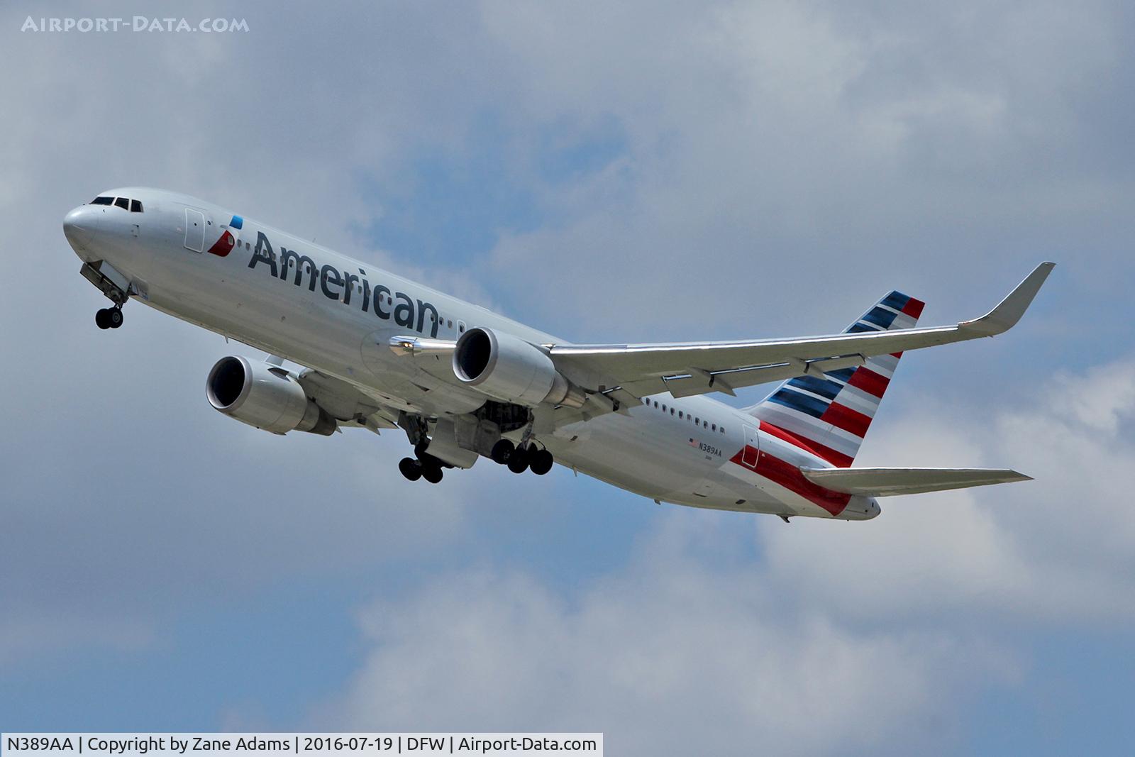 N389AA, 1994 Boeing 767-323 C/N 27449, Departing DFW Airport